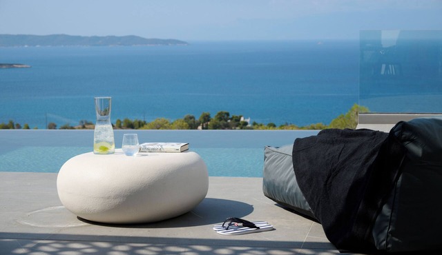 Villa Amethystika | Elegant Villa with Pool & Hammam in Porto Heil