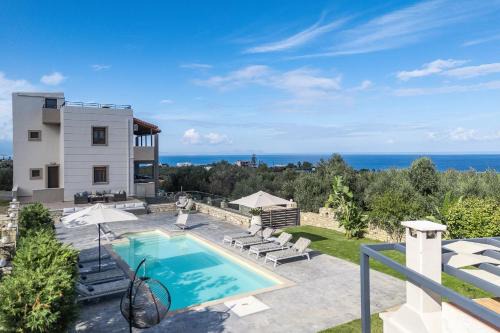 Villa Aris: A Serene Experience, 3BRs, Pool & Bbq