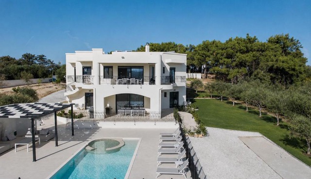 Villa Asteri - Heated Pool - 7 bedrooms across 2 apartments - all exclusively yours