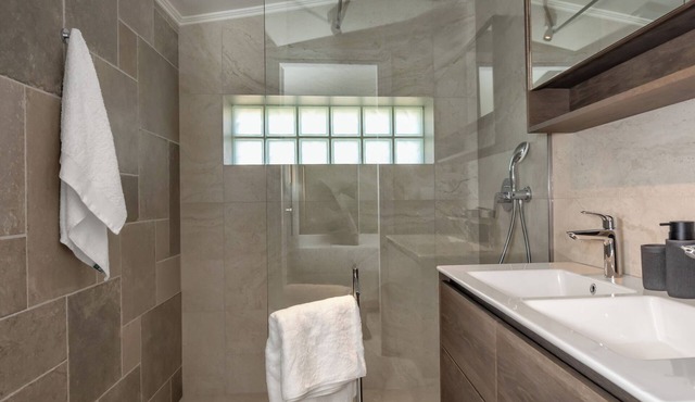 Villa Azurios - 2 Minute walk to the beach, with parking & lift access.