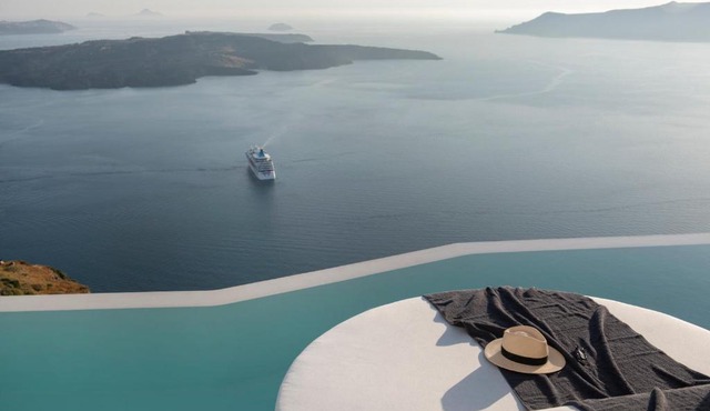Villa Dio - An Iconic Villa Above Caldera