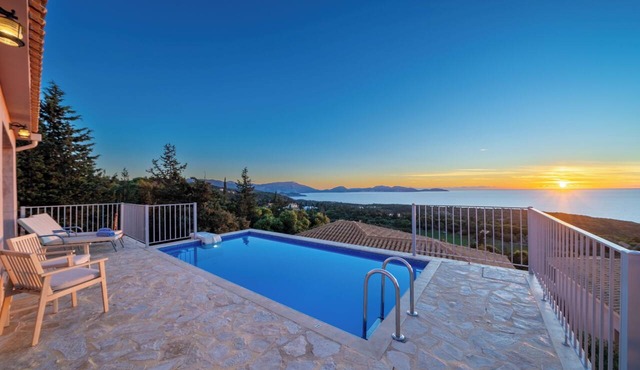 Villa Dioni-Ocean view from every room, spacious and very clean. in Magganos