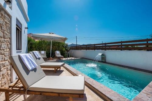 Villa Estrella with Heated pool in Egina