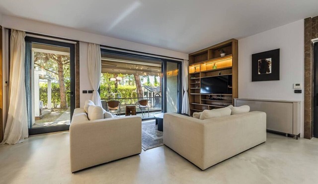 Villa Flamingo | 4BR Retreat in Valamar Residence by PikHost