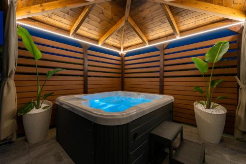 Villa Giota Luxury Living - Free Car & Private Jacuzzi in Rhodes