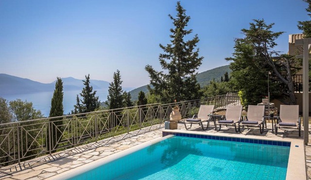 Villa Helios in Evretí