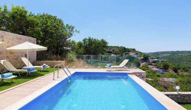 Villa in Crete with Private Pool & Beaches Nearby