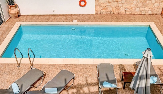 Villa in Kalamitsi near White Mountains