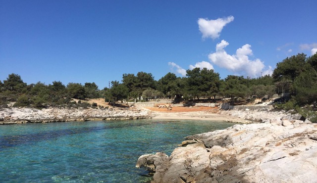 Villa Isidora has it all: beach location, plenty of space and terrain and charm in Astrida