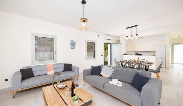 Villa Kira - Two Bedroom Villa, Sleeps 4 in Afrato