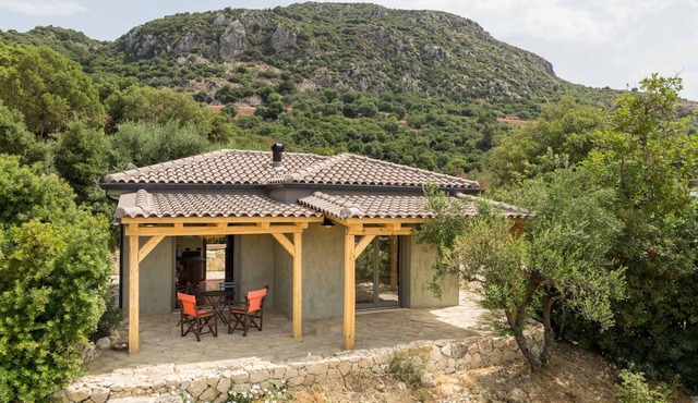 Villa Koukounari at Chionata