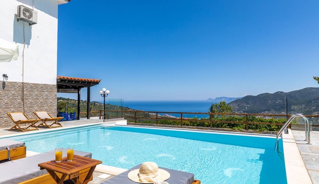 Villa Liagka Apartments - fully Renovated with Pool and Superb Views in Skopelos