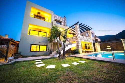 Villa Majestic Heated Pool Sauna & Endless Sea Views