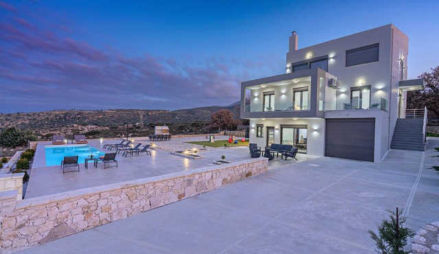 Villa MareMonte with private swimming pool , tennis , soccer , basketball courts