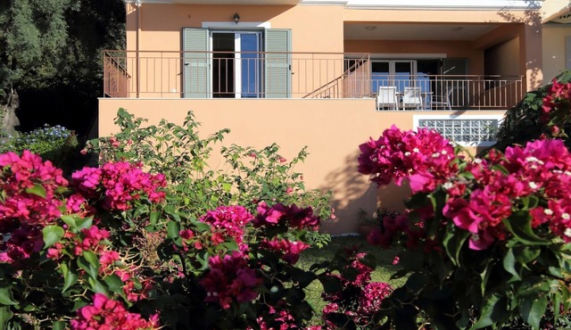 Villa Melia, luxurious villa with superb view of the islands, 400 m from the sea