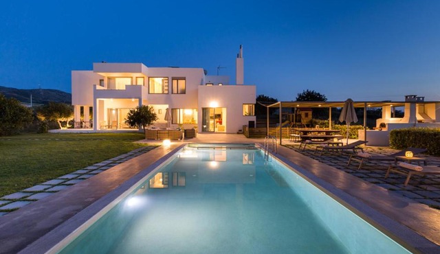 Villa Mia Heated pool Pickleball court kids area Center 8 min beach 2km in Mikro Metochi