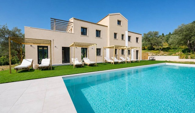 Villa Natalia - Four Bedroom Villa, Sleeps 8