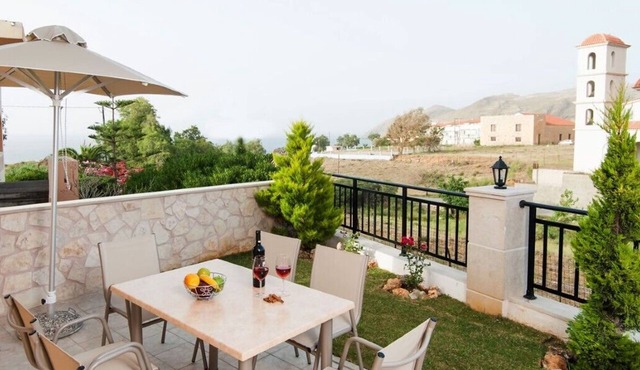 Villa Ortansia - 4 Bedrooms, Few Steps from the beach