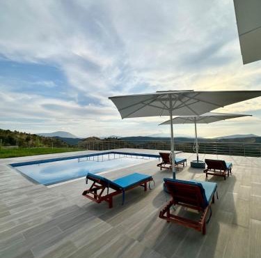 Villa Panorama - Private Swimming Pool & Parking