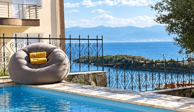 Villa Seaside View Complex with Shared pool in Volos