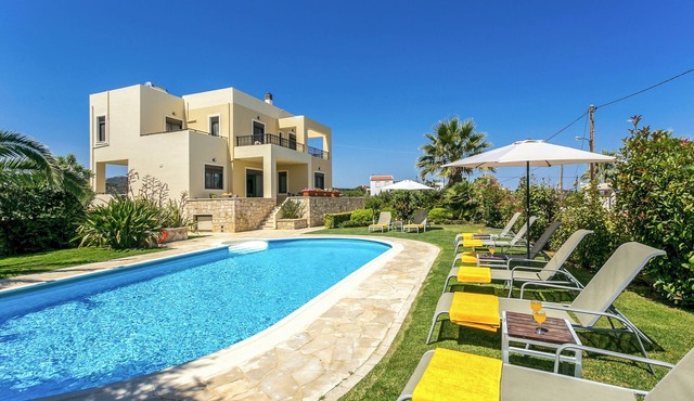 Villa Selena - Lux 4BD Garden Home w. Private Pool