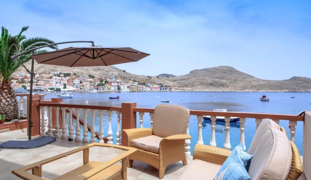 Villa Skiadeni - Sea front house