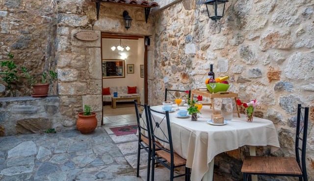 Villa Sofita with pool in Maroulás