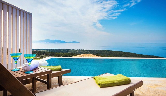 Villa Sol. Welcome to your dream getaway. Breathtaking views in quiet location.