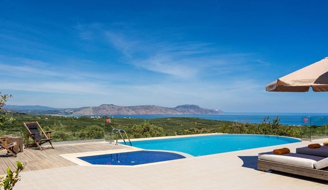 Villa Sugar - Idyllic Sunset Near Beach by etouri