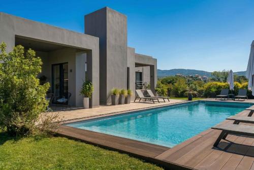 Villa Vega - "Heated" pool, next to nature!