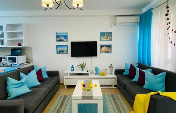 Vintage Sea View Apartment