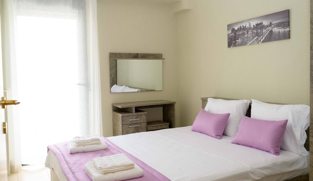 Walk by the sea.Enjoy your stay in this peaceful and central accommodation.