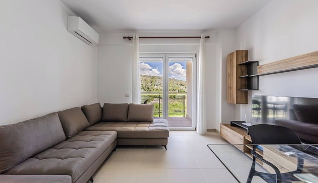 Waterfront Cozy Apartment | 1BR with Free Parking by PikHost