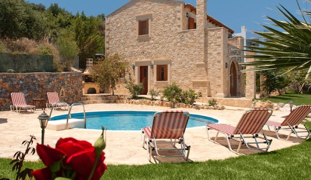 Wonderful private villa with A/C, private pool, WIFI, TV, patio, panoramic view and parking in Rethymno