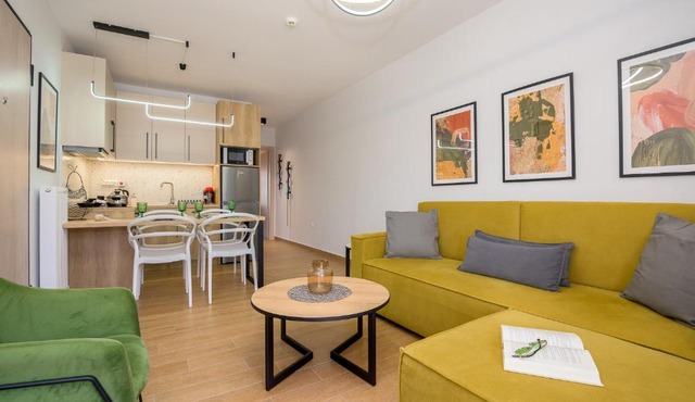 Yellow Lux Central Suite close to ZARA