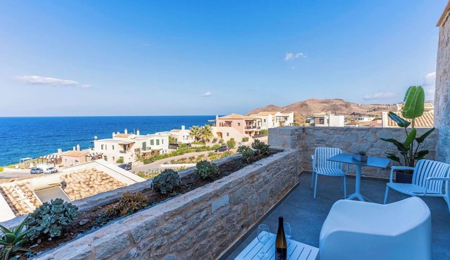Zefyros Suite, Seafront Retreat