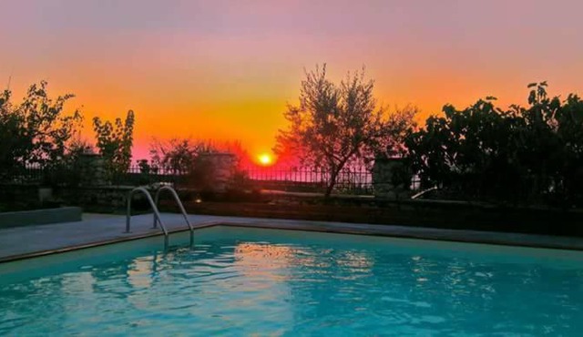 Zephyros Rooms And Apartments in Drymon
