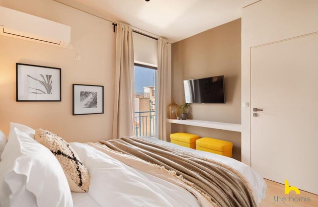 Penthouse with Magical Acropolis view from Balcony in Athens