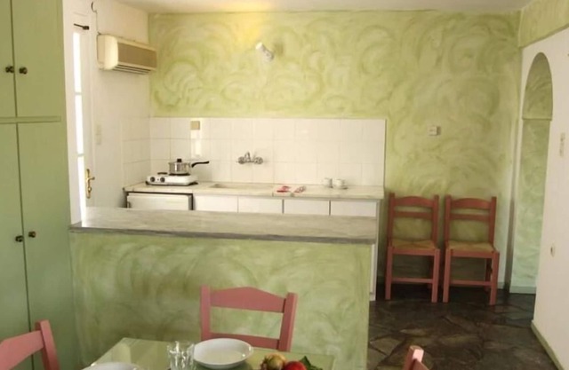 Villas Georgy (Parikia) House with garden facing the sea in Parikia
