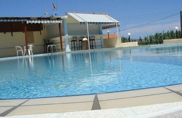 Andys Gardens Hotel Γεράνι 