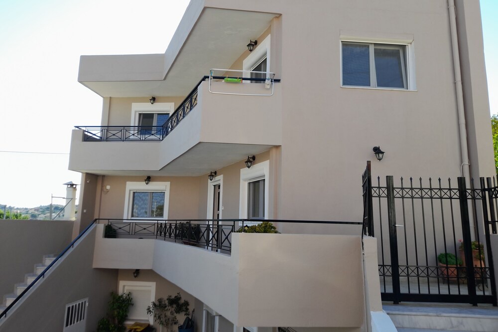 Porto Rafti Villa | Cozy Suites by the Sea