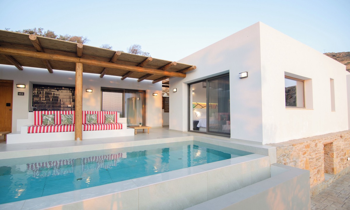 Mylopotas Hotel | FarOut BeachClub - Rooms & Camping