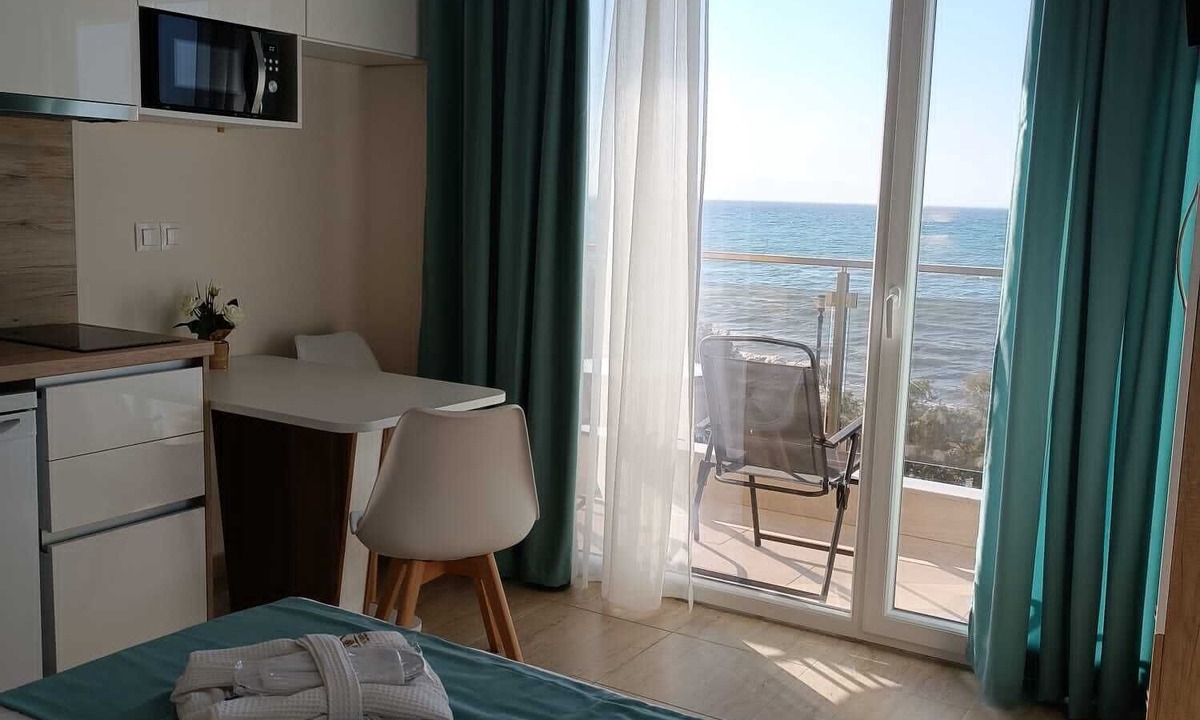 Neoi Epivates House | Navarino Luxe Suites with Sea View