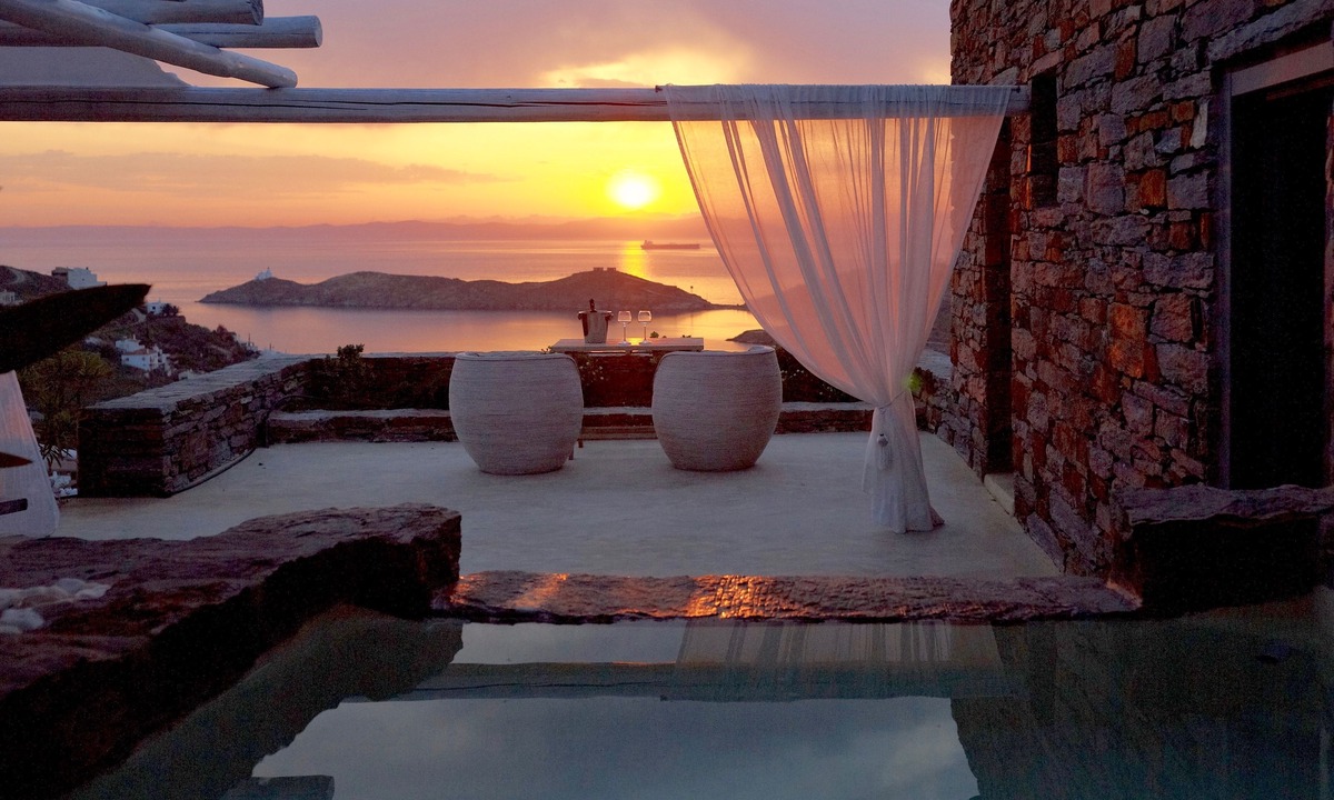 Vourkari Hotel | Aigis Suites