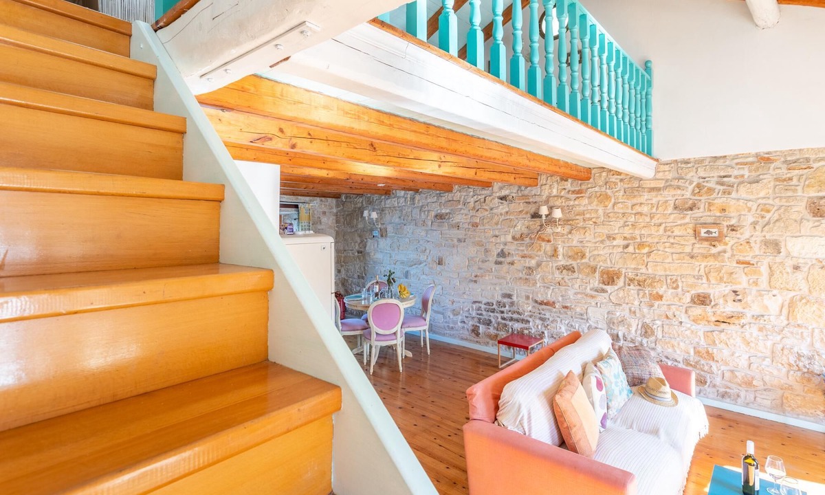 Longos Apartment | Spiros Jetty House Walk to Beach Sea Views A C Car Not Required - 302