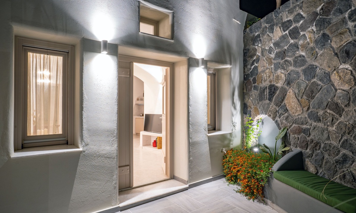 Pyrgos House | Wine and Yard Caves