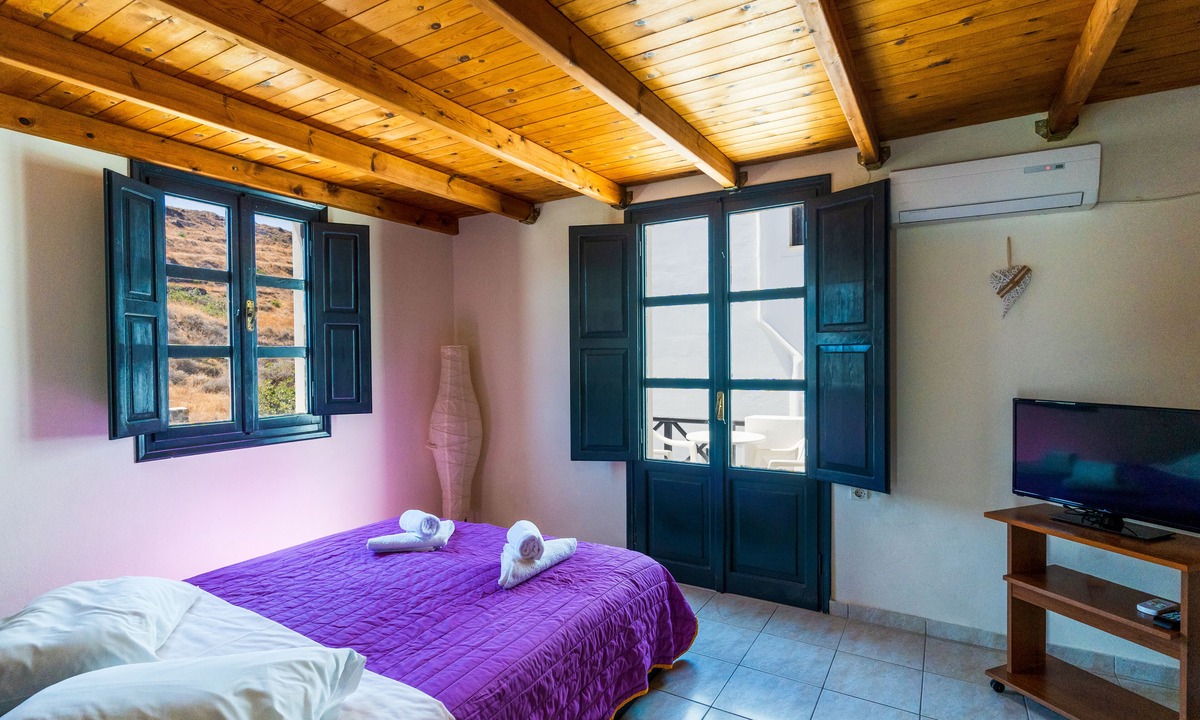Kamari Hotel | Soulis Hotel