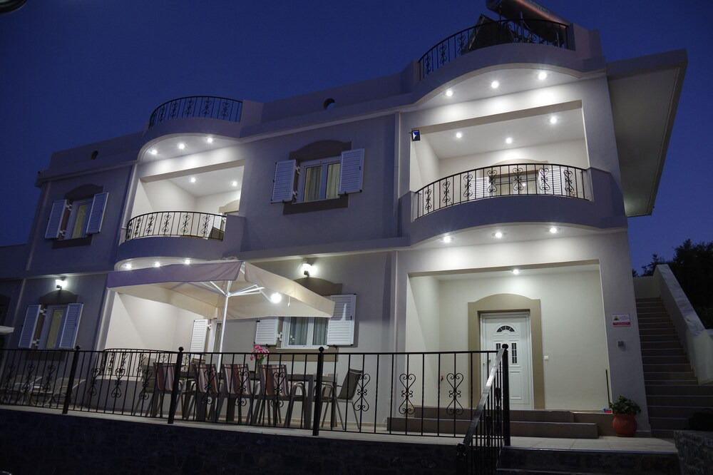 Melissourgakion Apartment | Kamelia Villa with private pool, BBQ, playground, surrounded by nature!