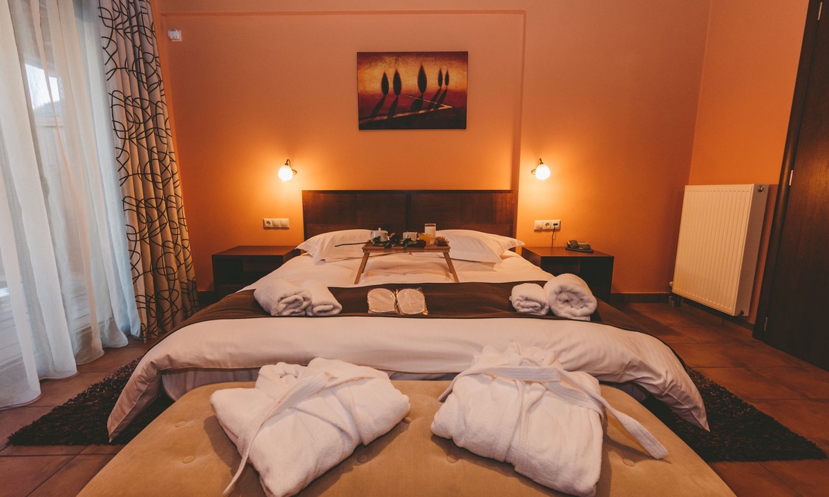 Vitina Hotel | Thea Mainalou