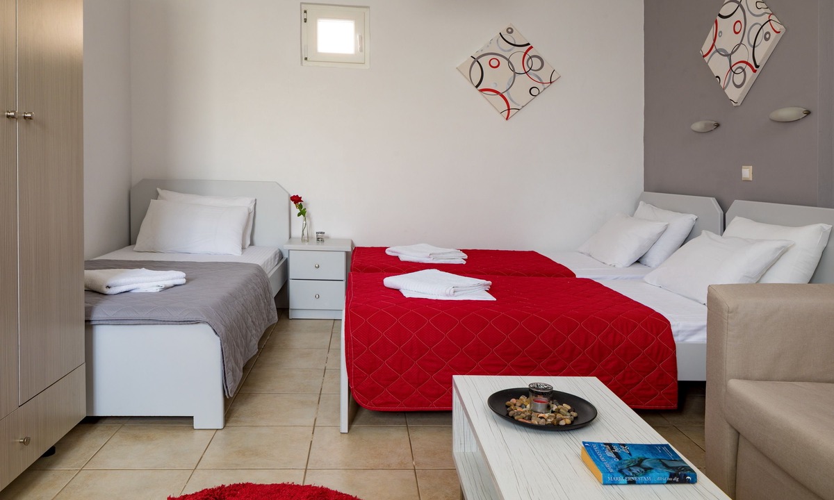 Loutro Bed & Breakfast | John Akroyiali rooms
